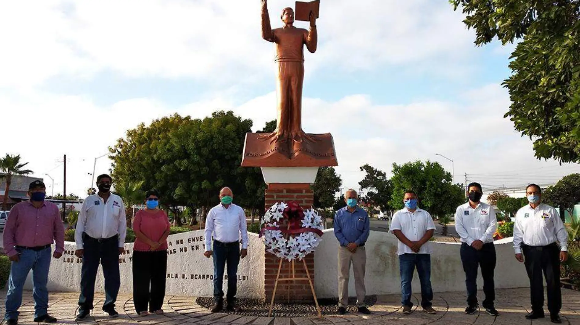 Alcalde monumento maestro Comondu